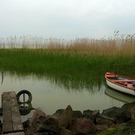 Lovely Apartment At Balatonfenyves Exterior foto
