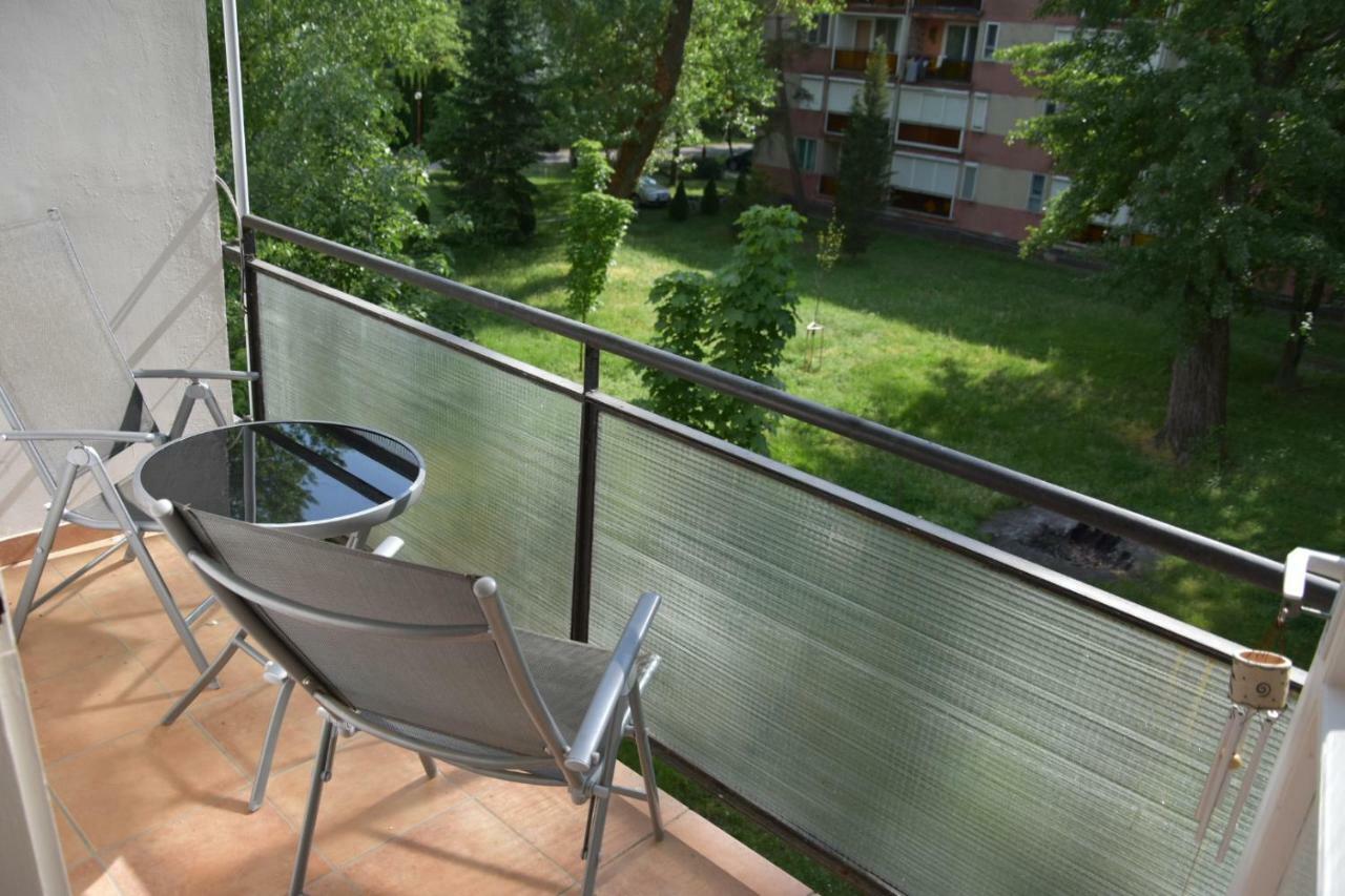Lovely Apartment At Balatonfenyves Exterior foto