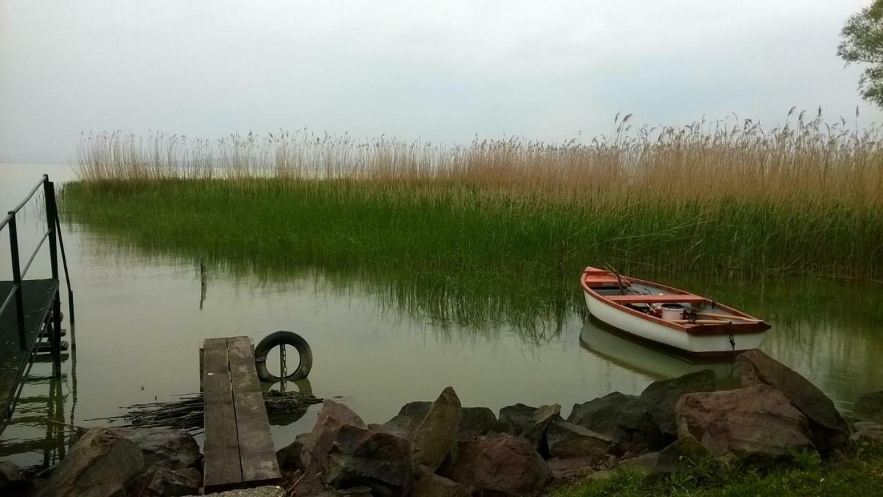 Lovely Apartment At Balatonfenyves Exterior foto